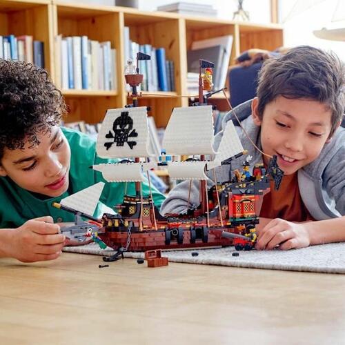 Legetøjssæt med køretøjer Lego Creator 31109 Pirate Ship 3-i-1 1260 Dele