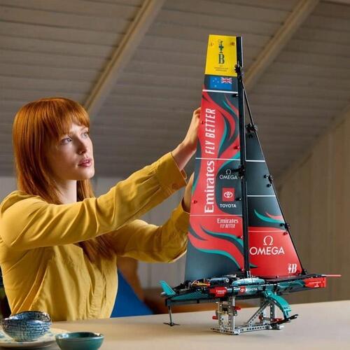 LEGO Technic 42174 Yacht Emirates Team New Zealand AC75 - Multifarvet byggesæt