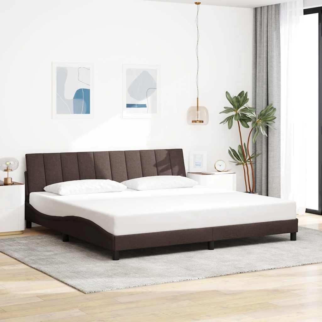 Sengeramme Hanko 200 x 200 cm i stof med sengegavl - mørkebrun