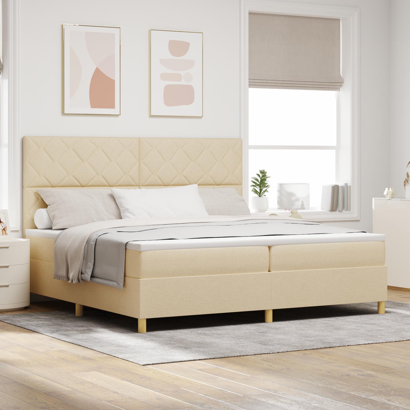 Kontinentalseng med hovedgrde 200 x 200 cm i creme stof