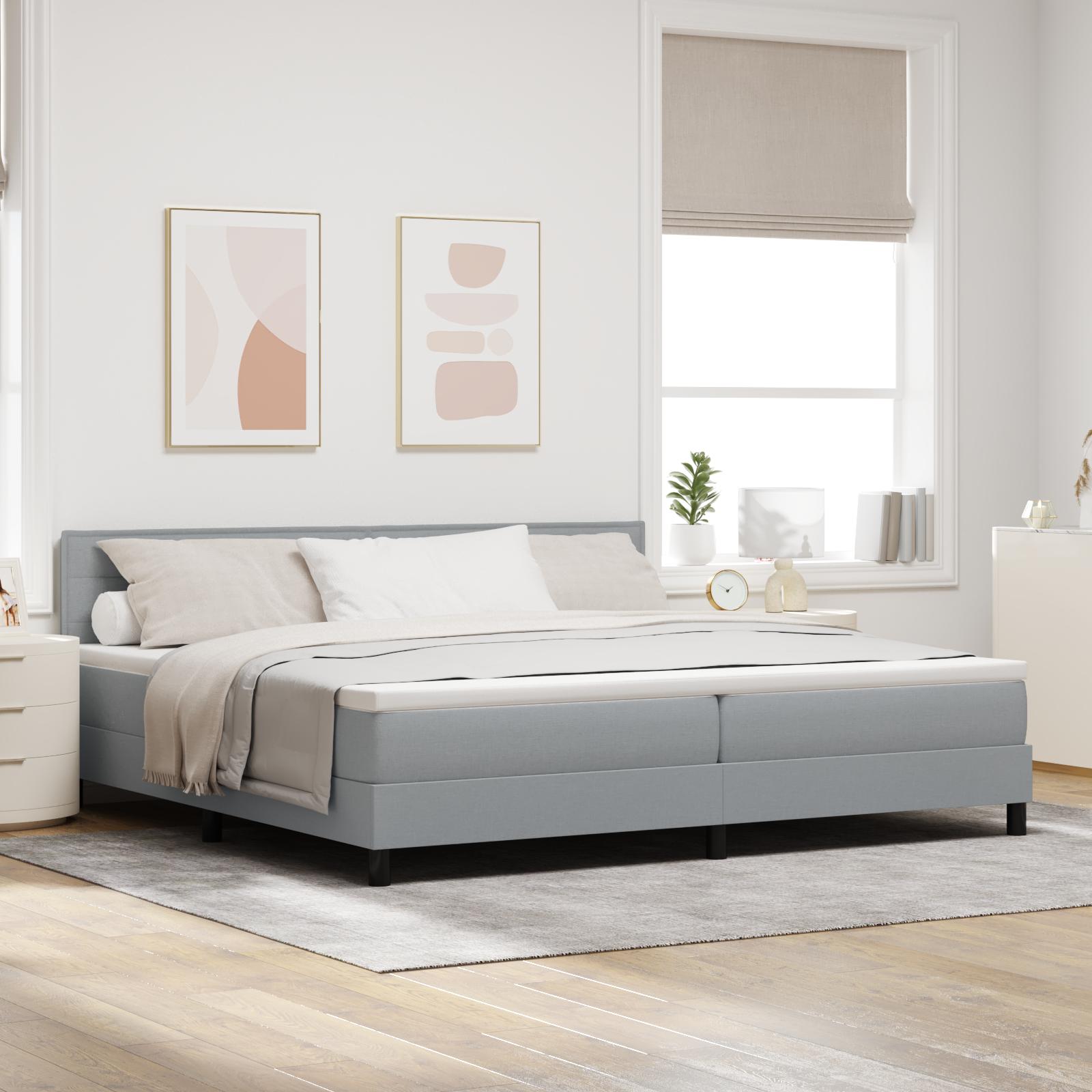 Box spring seng med madras med LED Lysegrå 200 x 200 cm Stof